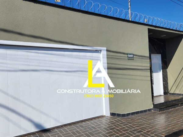 Casa à Venda com Excelente localização
