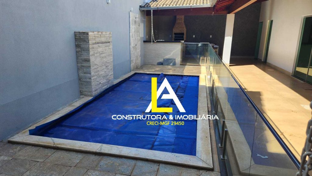 Casa à Venda com Excelente localização Casa à Venda com Excelente localização